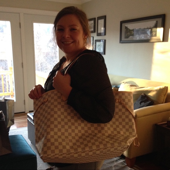 💕🥂MEET YOUR POSHER🥂💕 - Picture 4 of 6